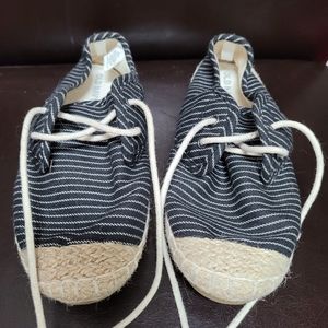 Old Navy blue stripped kid's shoes size 3